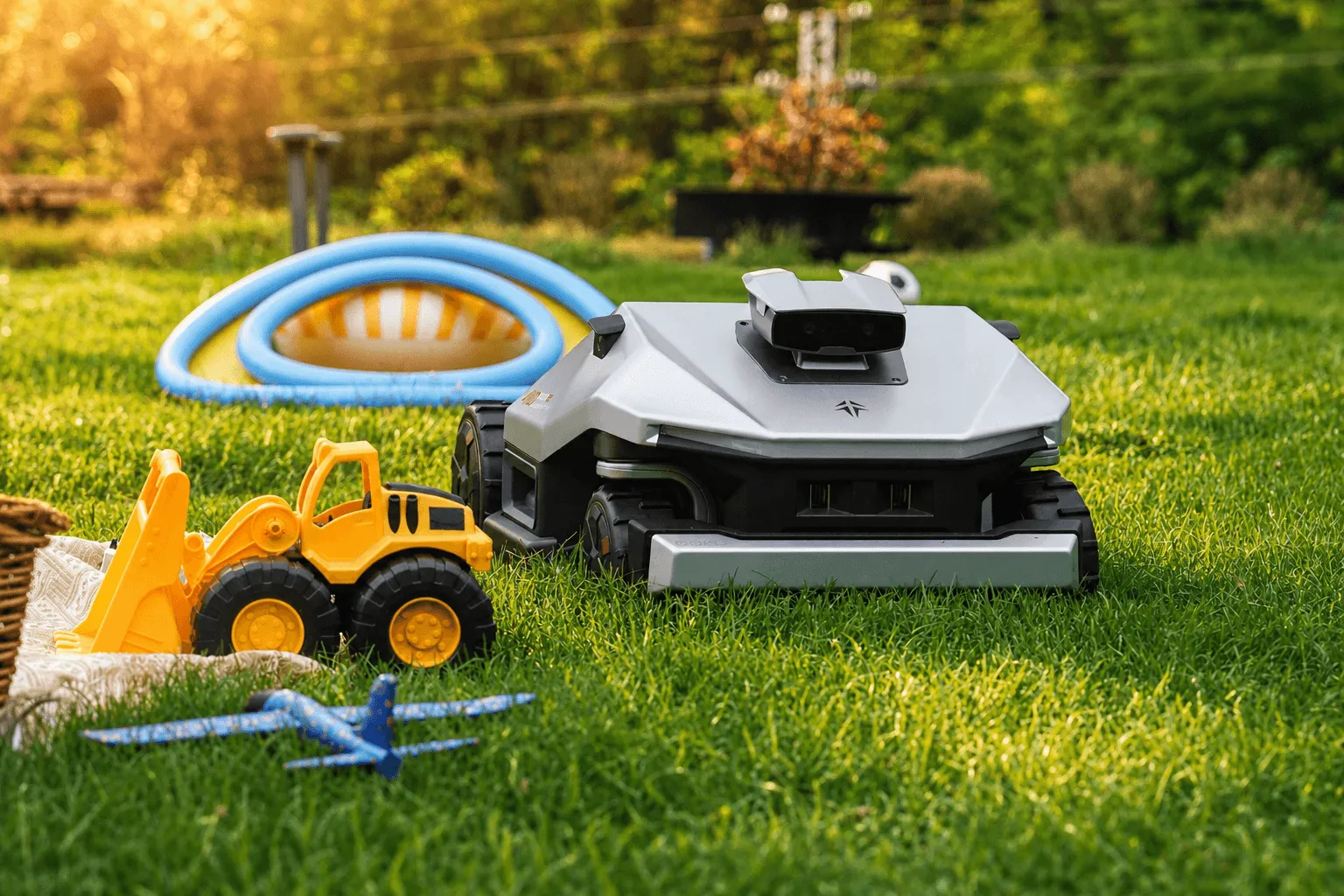 GOKO mower with child and dog
